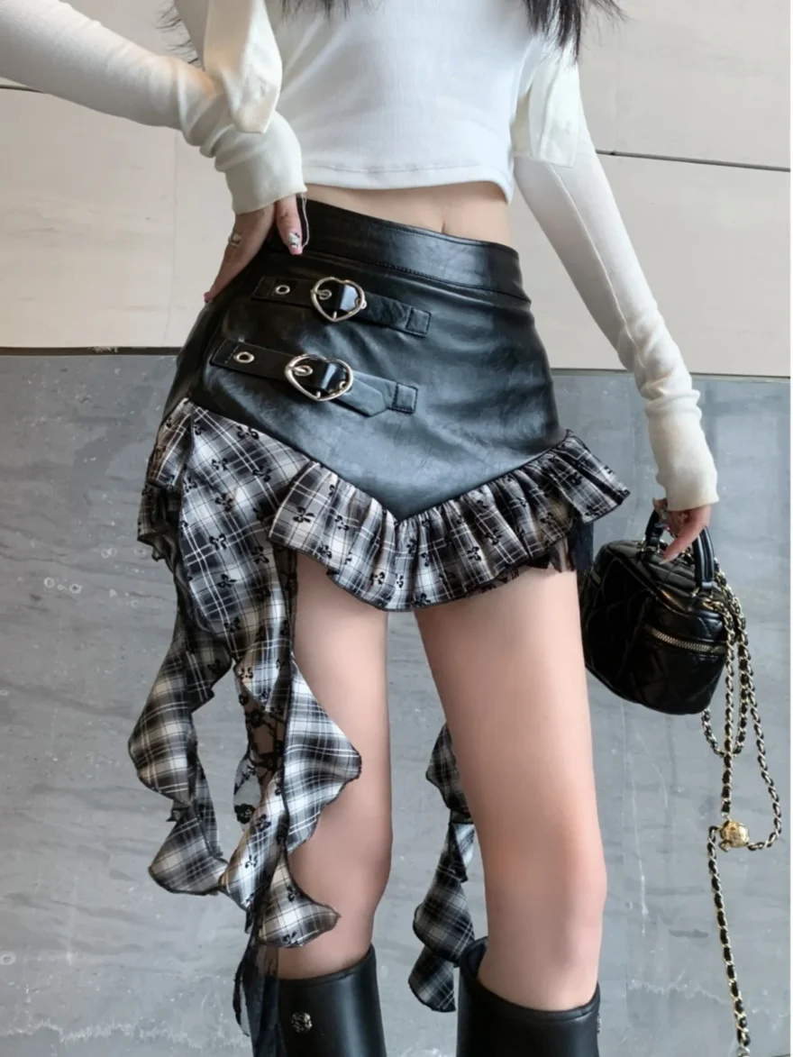 Gothic Heart-Shape Buckle Faux Leather Mini Skirt - Image 4